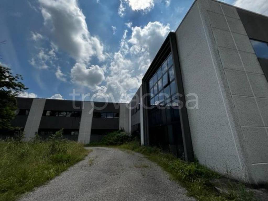 locale commerciale in vendita a Limatola in zona Giardoni