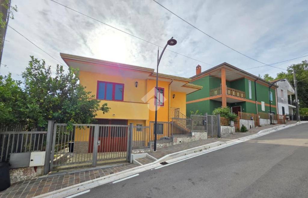 casa indipendente in vendita a Limatola