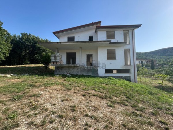 casa indipendente in vendita a Limatola