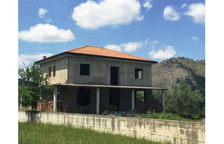 casa indipendente in vendita a Limatola in zona Ave Gratia Plena