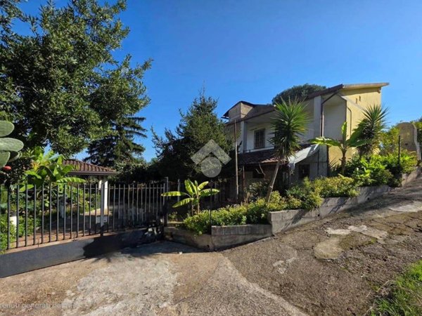 casa indipendente in vendita a Limatola in zona Giardoni
