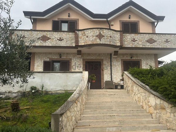 casa indipendente in vendita a Limatola in zona Giardoni