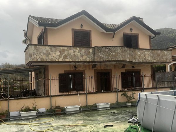 casa indipendente in vendita a Limatola