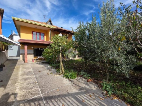 casa indipendente in vendita a Limatola