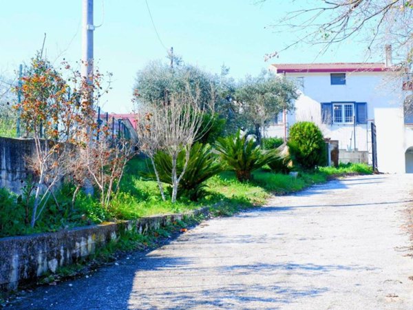casa indipendente in vendita a Limatola in zona Giardoni
