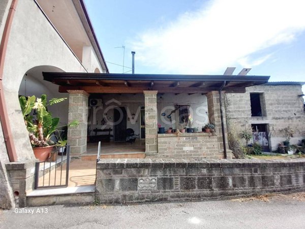 casa indipendente in vendita a Limatola in zona Biancano