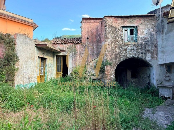 casa indipendente in vendita a Limatola in zona Biancano