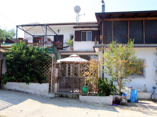 casa indipendente in vendita a Melizzano