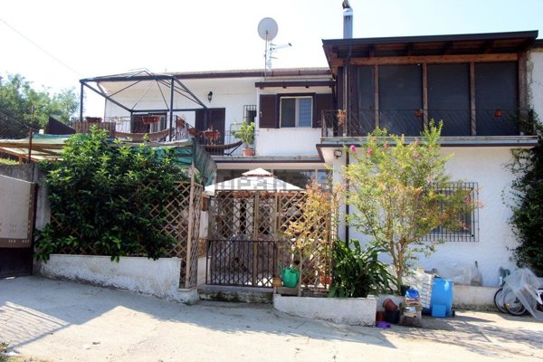 casa indipendente in vendita a Melizzano