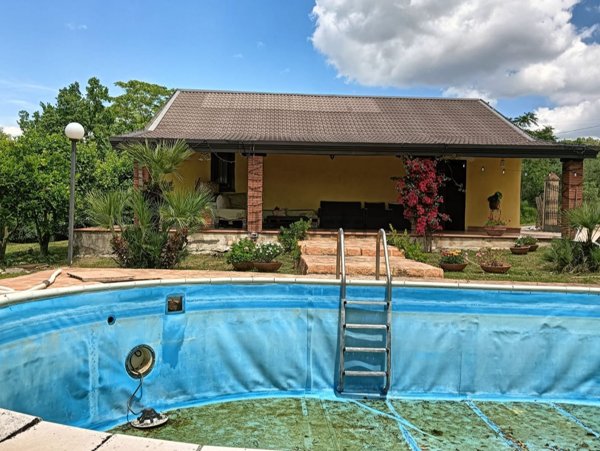 casa indipendente in vendita a Melizzano