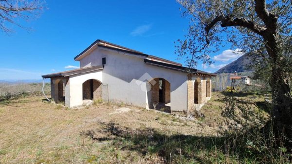 casa indipendente in vendita a Melizzano