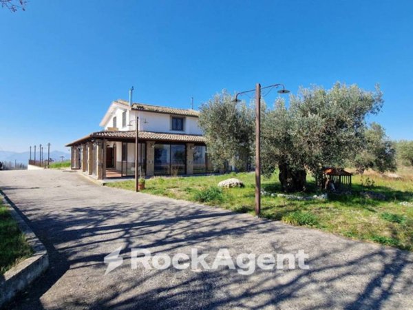 locale commerciale in vendita a Melizzano