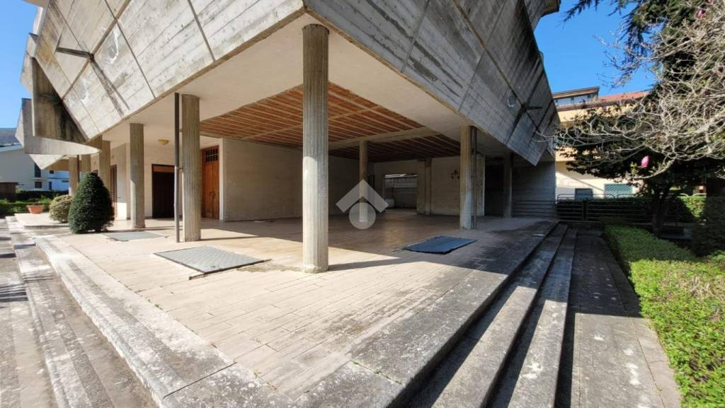 locale di sgombero in vendita a Moiano
