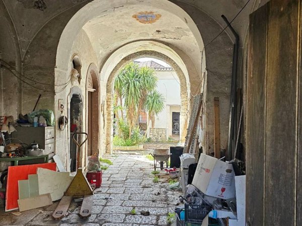 intera palazzina in vendita a Montesarchio