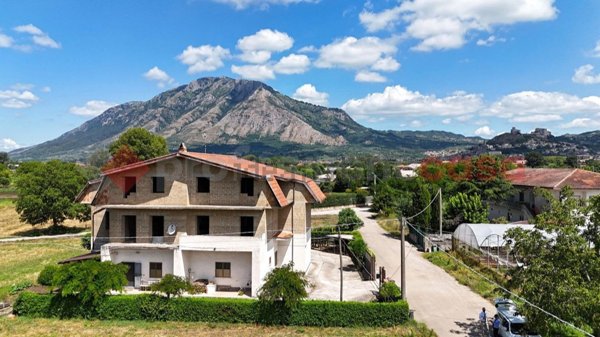 casa indipendente in vendita a Montesarchio