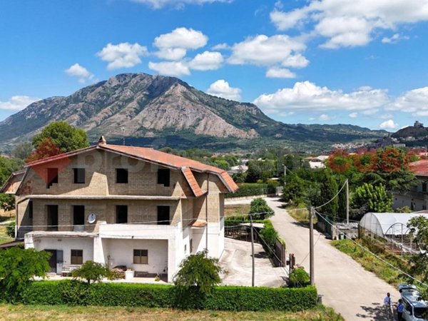 casa indipendente in vendita a Montesarchio