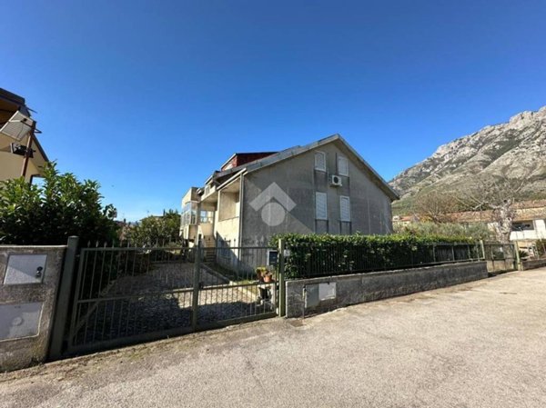 casa indipendente in vendita a Montesarchio in zona Varoni