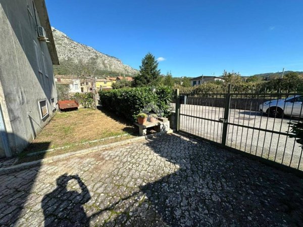 casa indipendente in vendita a Montesarchio in zona Varoni