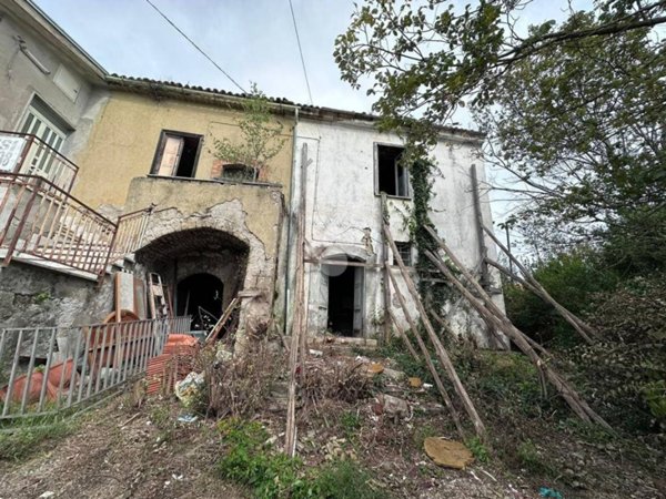 casa indipendente in vendita a Montesarchio in zona Varoni
