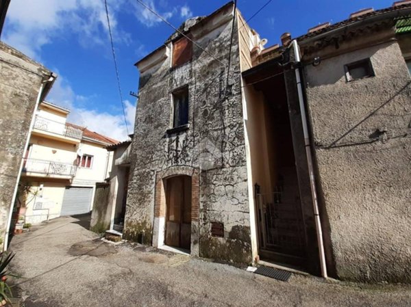 casa indipendente in vendita a Montesarchio in zona Varoni