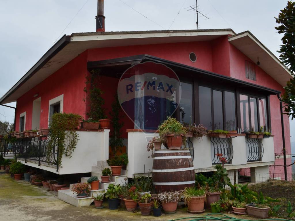 casa indipendente in vendita a Montesarchio