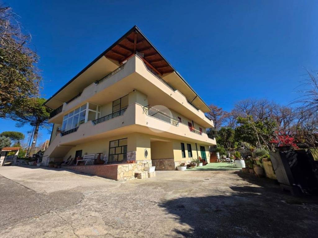 casa indipendente in vendita a Montesarchio