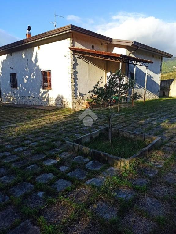 casa indipendente in vendita a Montesarchio