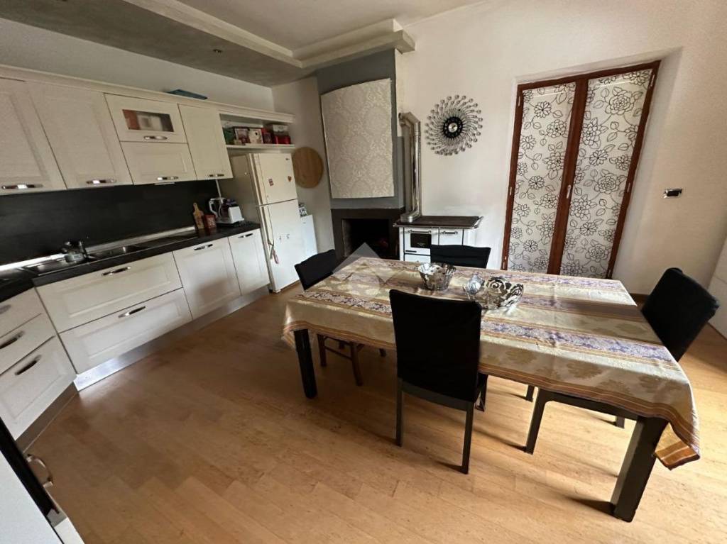 casa indipendente in vendita a Montesarchio in zona Varoni