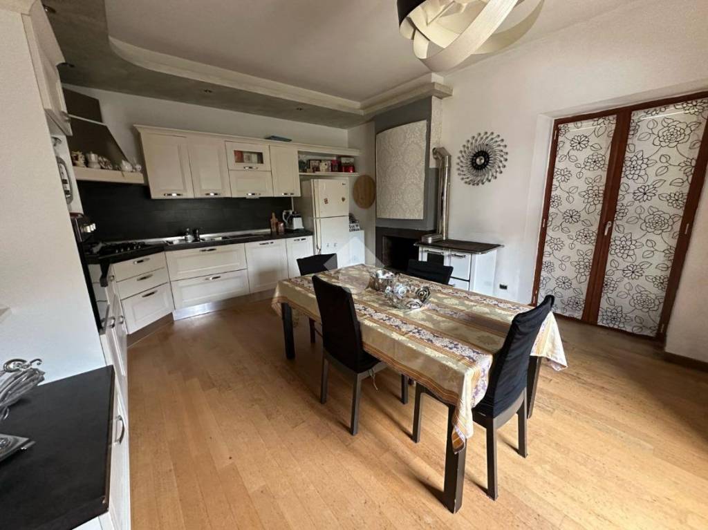 casa indipendente in vendita a Montesarchio in zona Varoni
