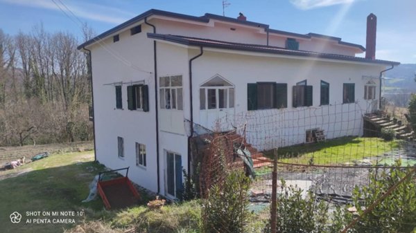 casa indipendente in vendita a Montesarchio in zona Tufara