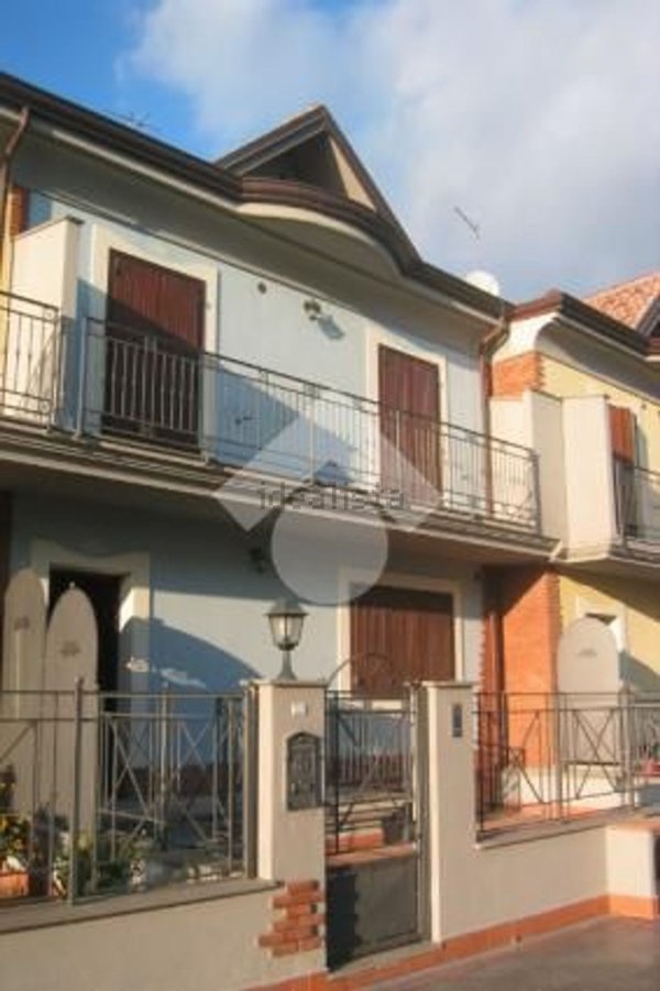 casa indipendente in vendita a Montesarchio