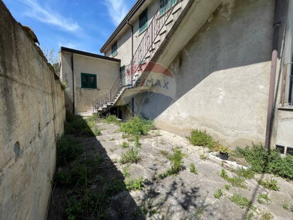 casa indipendente in vendita a Montesarchio
