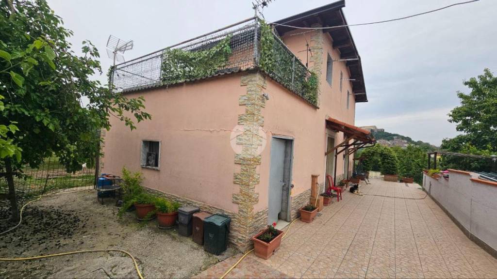 casa indipendente in vendita a Montesarchio