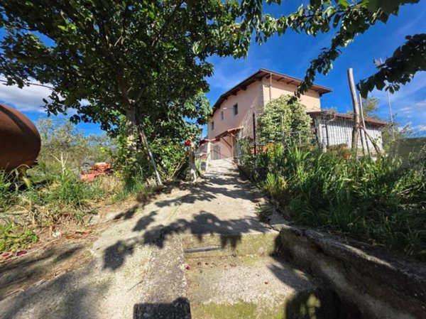 casa indipendente in vendita a Montesarchio