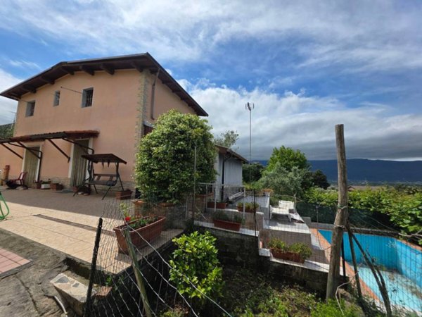 casa indipendente in vendita a Montesarchio