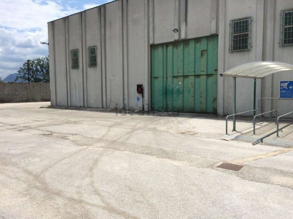 capannone in vendita a Montesarchio