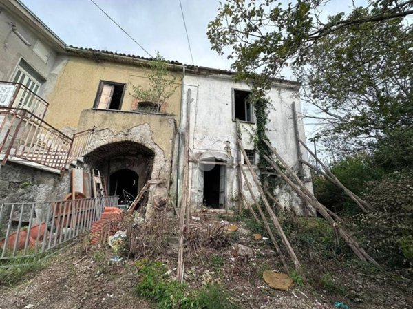 casa indipendente in vendita a Montesarchio in zona Varoni