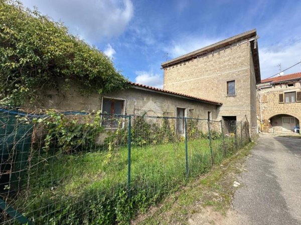 casa indipendente in vendita a Montesarchio in zona Varoni