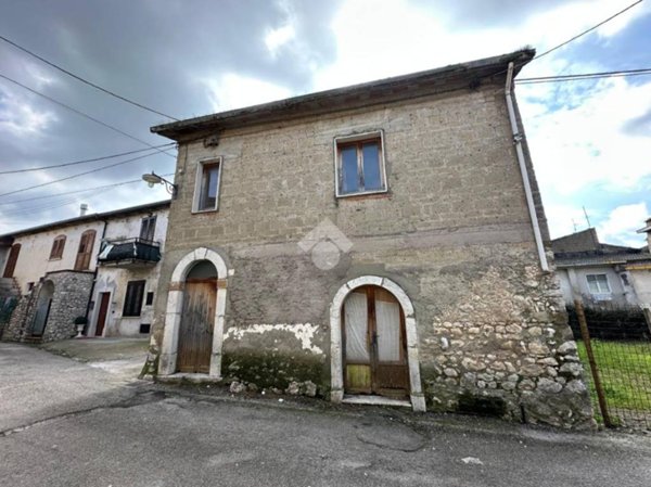 casa indipendente in vendita a Montesarchio in zona Varoni