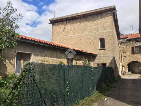 casa indipendente in vendita a Montesarchio