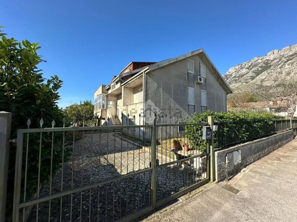 casa indipendente in vendita a Montesarchio in zona Varoni