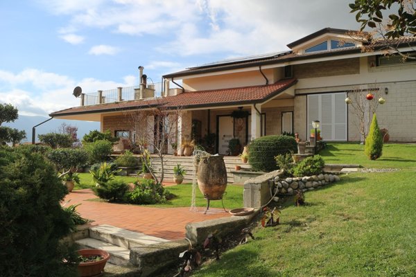 casa indipendente in vendita a Montesarchio