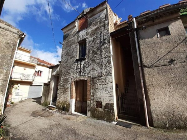casa indipendente in vendita a Montesarchio in zona Varoni
