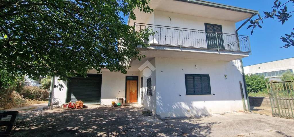 casa indipendente in vendita a Montesarchio