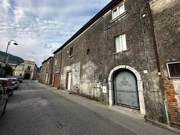 casa indipendente in vendita a Montesarchio in zona Varoni