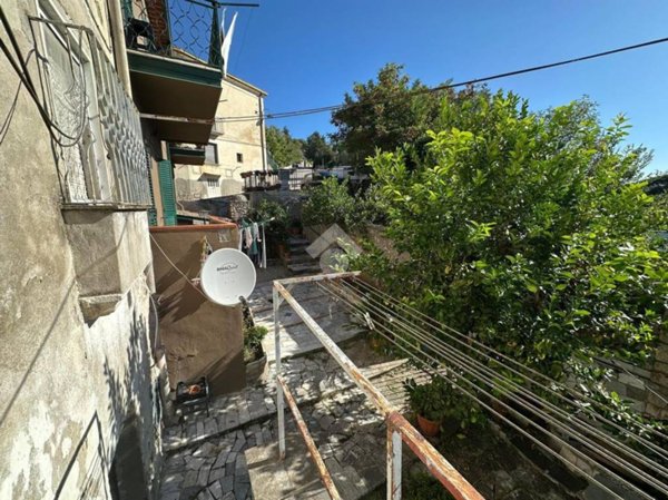 casa indipendente in vendita a Montesarchio