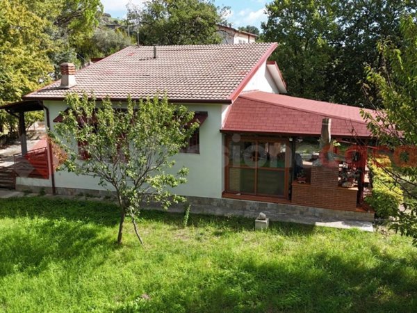 casa indipendente in vendita a Montesarchio