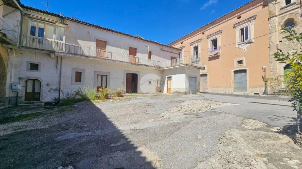casa indipendente in vendita a Montesarchio