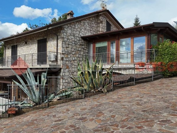 casa indipendente in vendita a Montesarchio