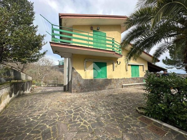 casa indipendente in vendita a Montesarchio